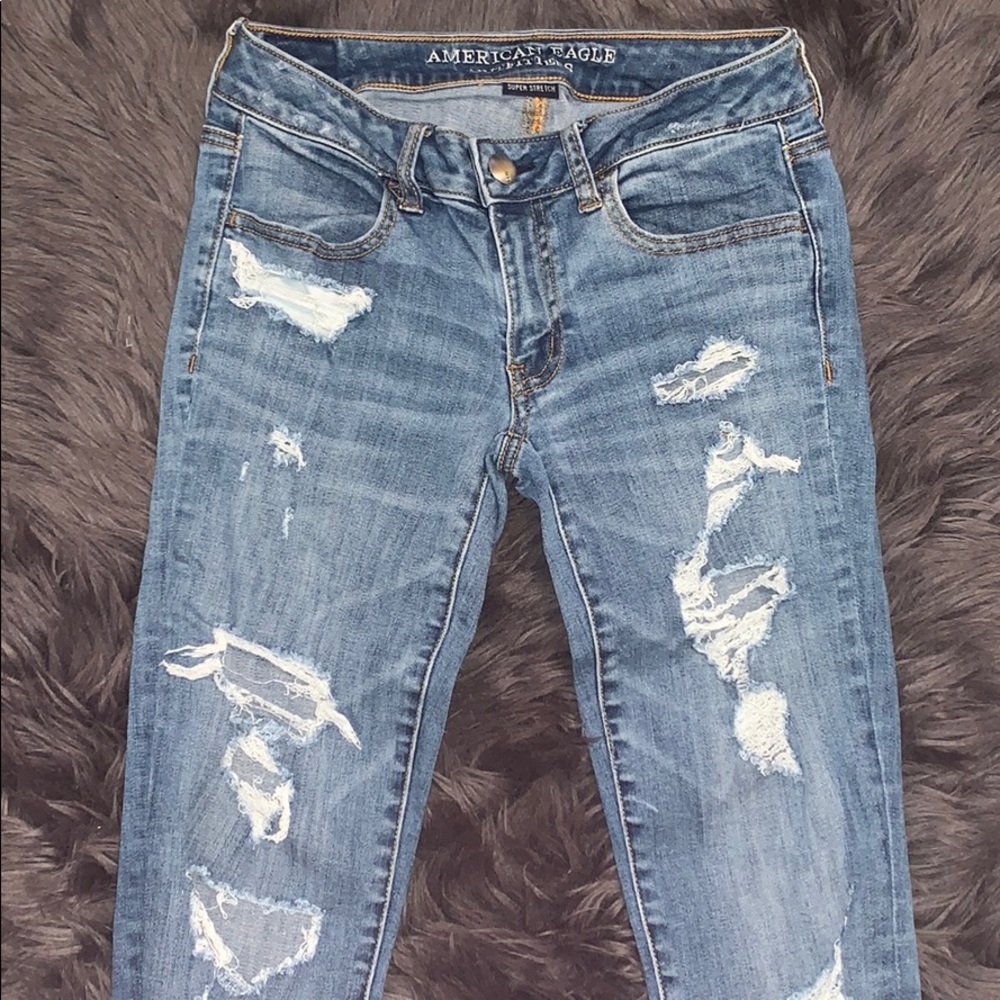 Ripped/distressed denim jeans/jeggings